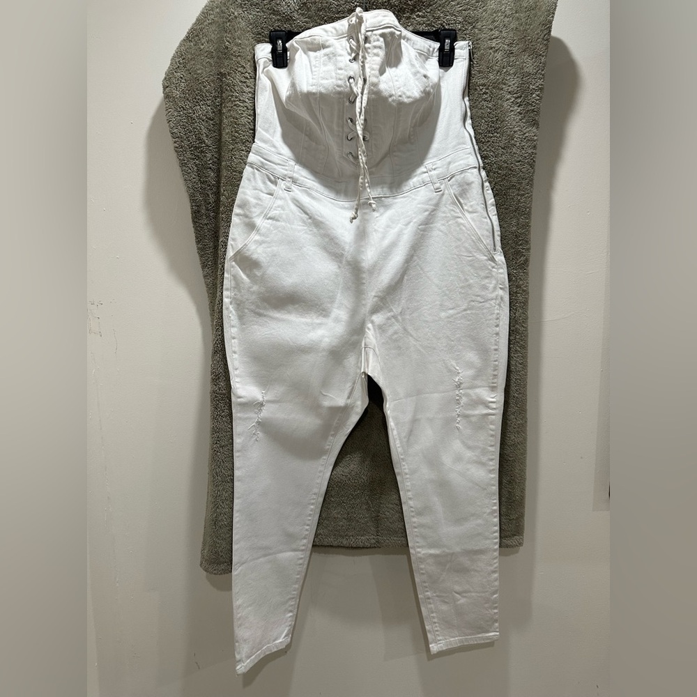 VENUS Elegant White Jumpsuit